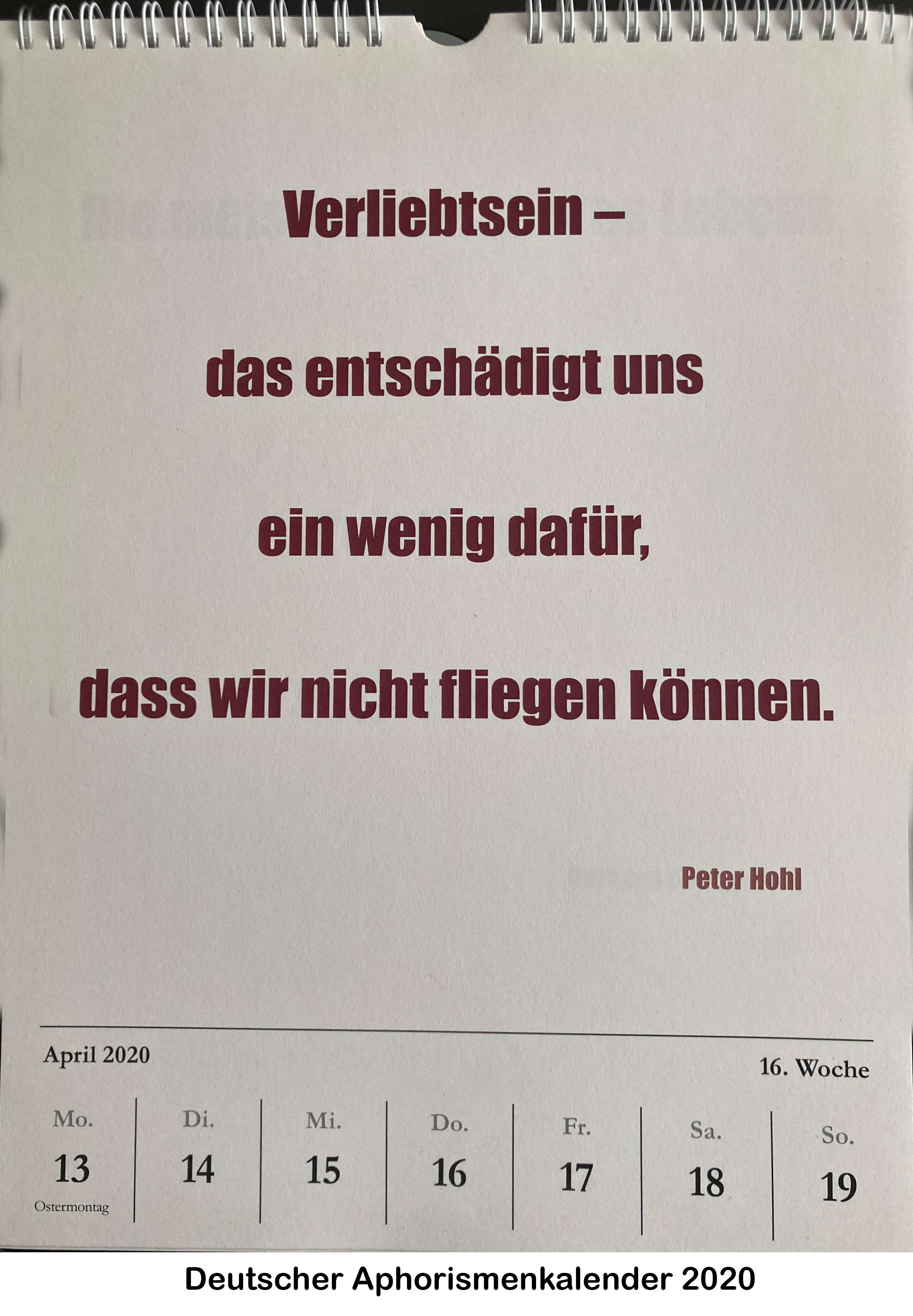 Deutscher Aphorismenkalender 2020 mit dem Aphorismus 'Verliebtsein - das entschädigt uns ein wenig dafür, dass wir nicht fliegen können'